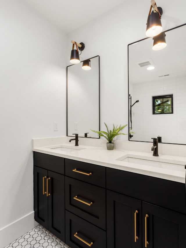 How to Paint Bathroom Cabinets